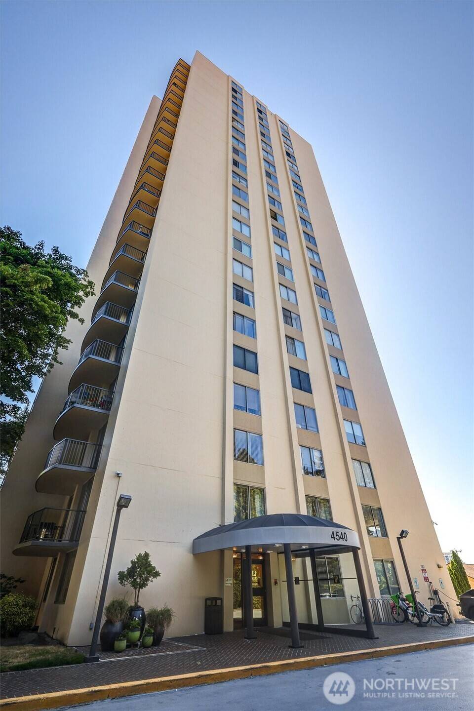Seattle, WA 98105,4540 8th AVE NE #2302