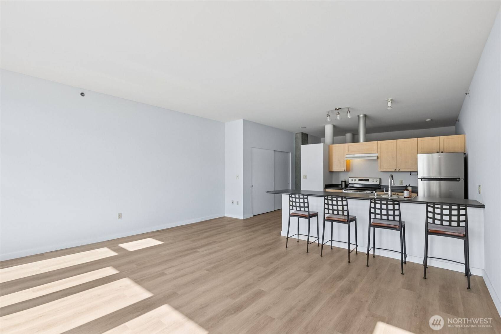 Seattle, WA 98121,2717 Western AVE #7016