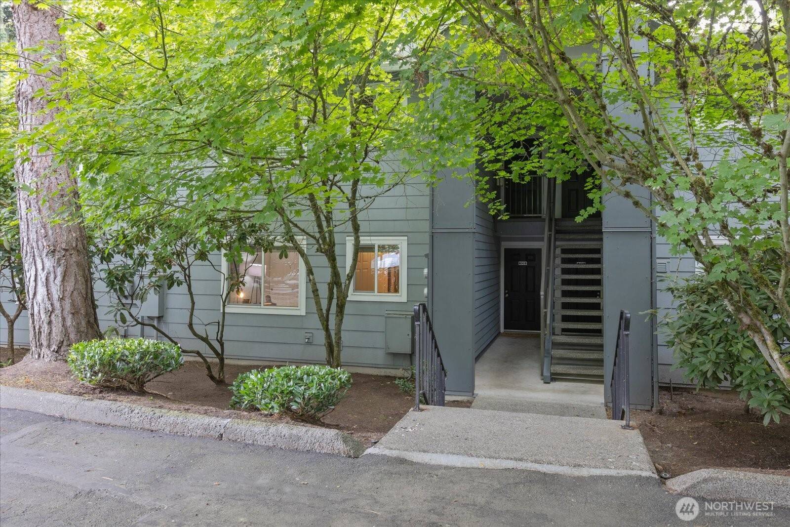 Kirkland, WA 98034,10018 NE 127th Place #B109