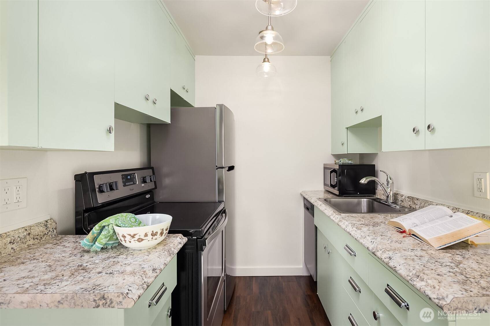 Seattle, WA 98115,8701 35th AVE NE #9