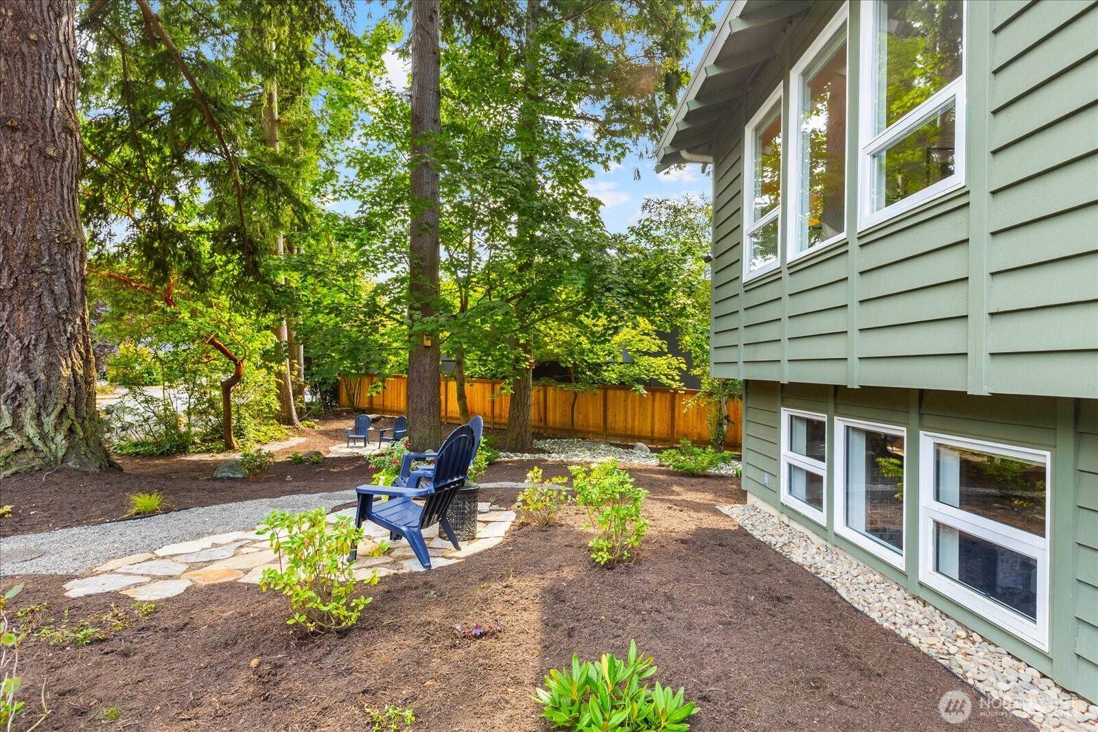 Edmonds, WA 98026,21014 Woodlake DR