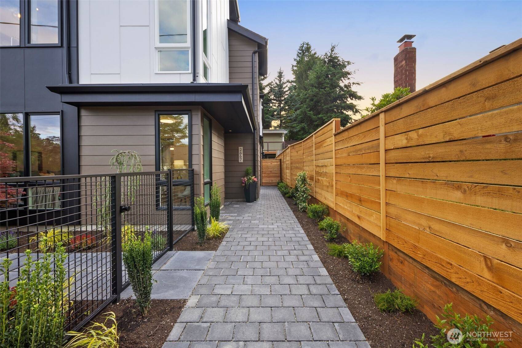 Seattle, WA 98116,2667 51st AVE SW