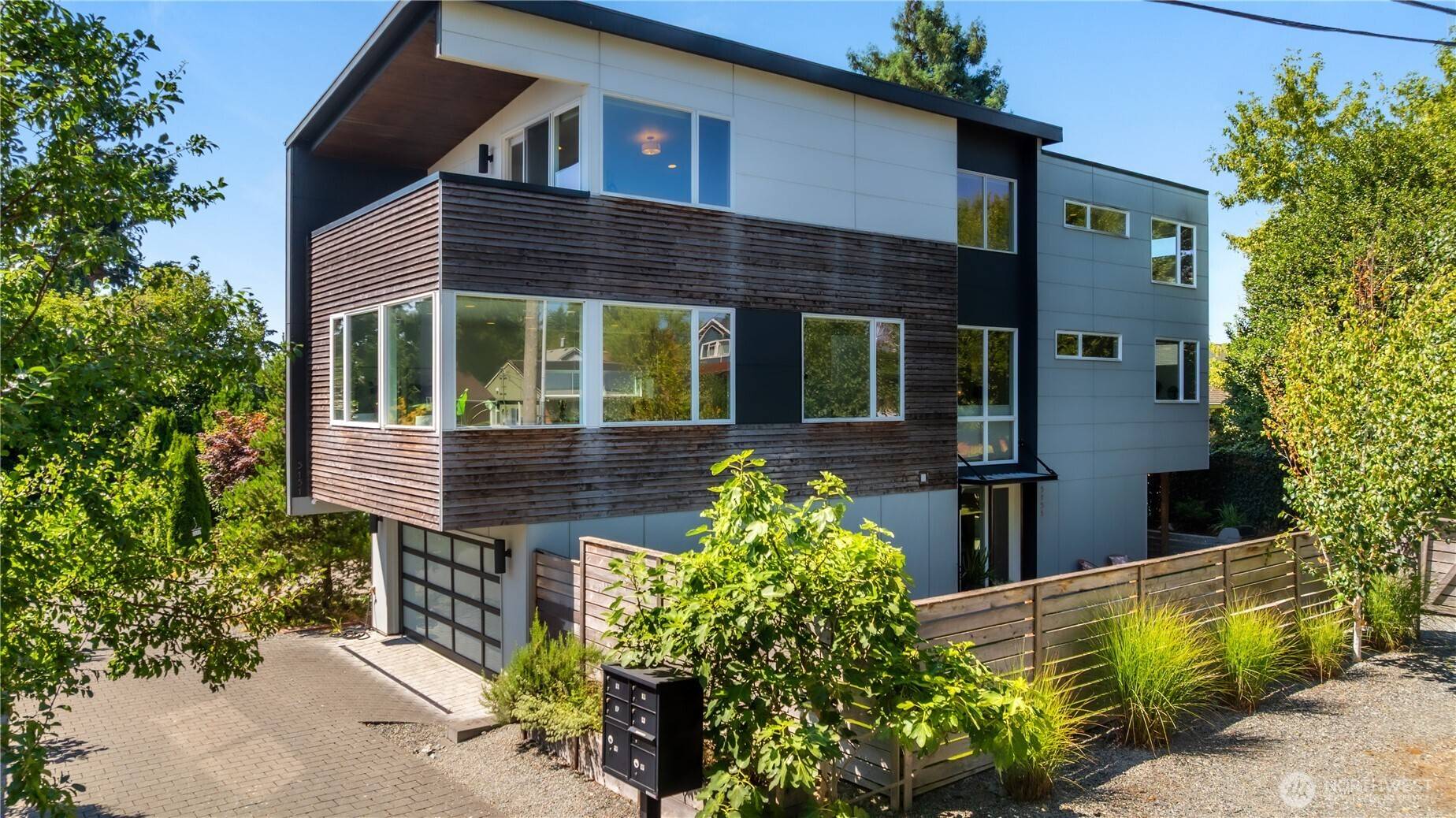 Seattle, WA 98118,5151 S Frontenac ST
