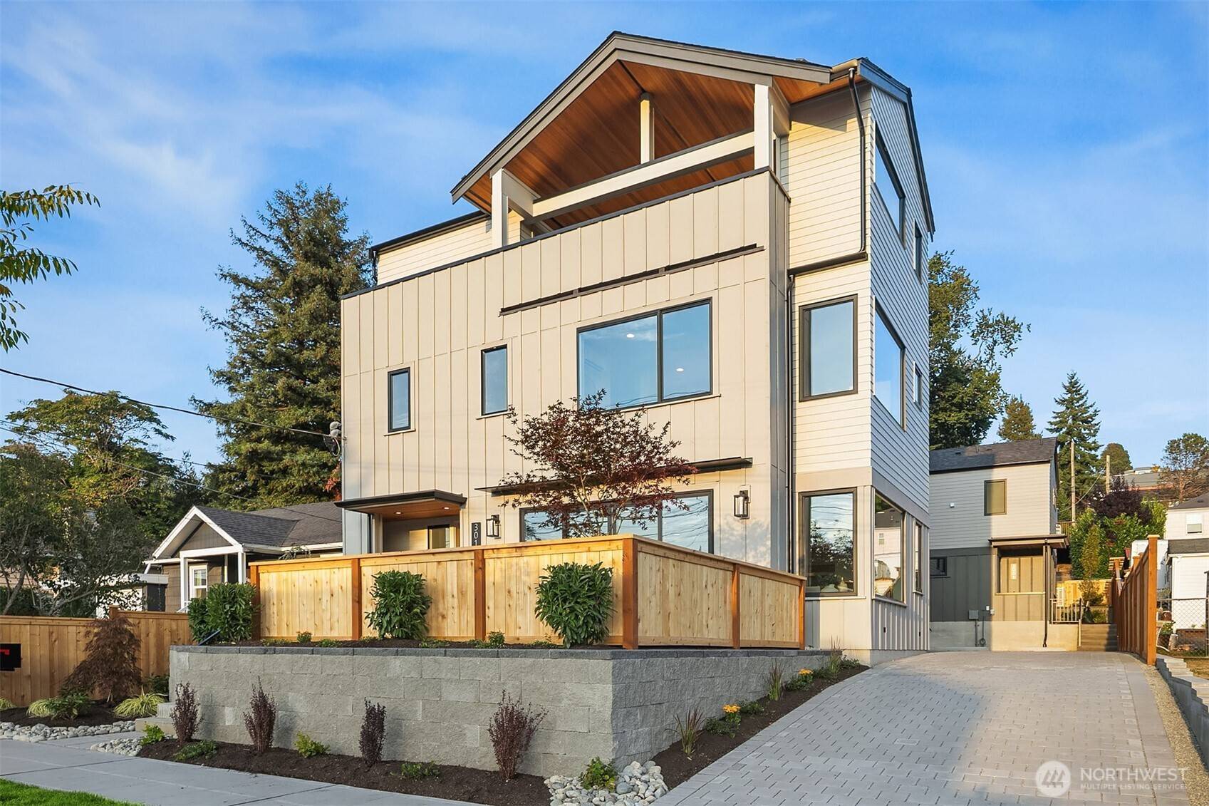 Seattle, WA 98199,3010 32nd AVE W