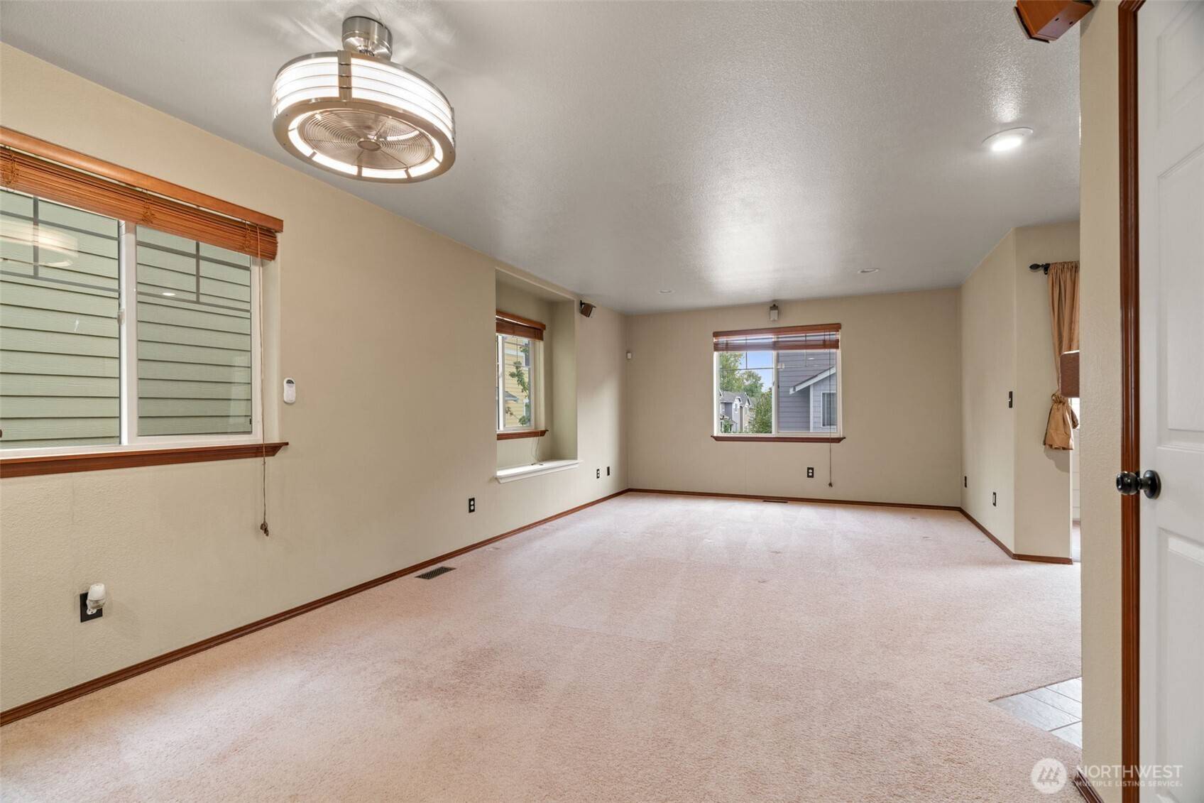 Everett, WA 98204,11805 12th AVE W