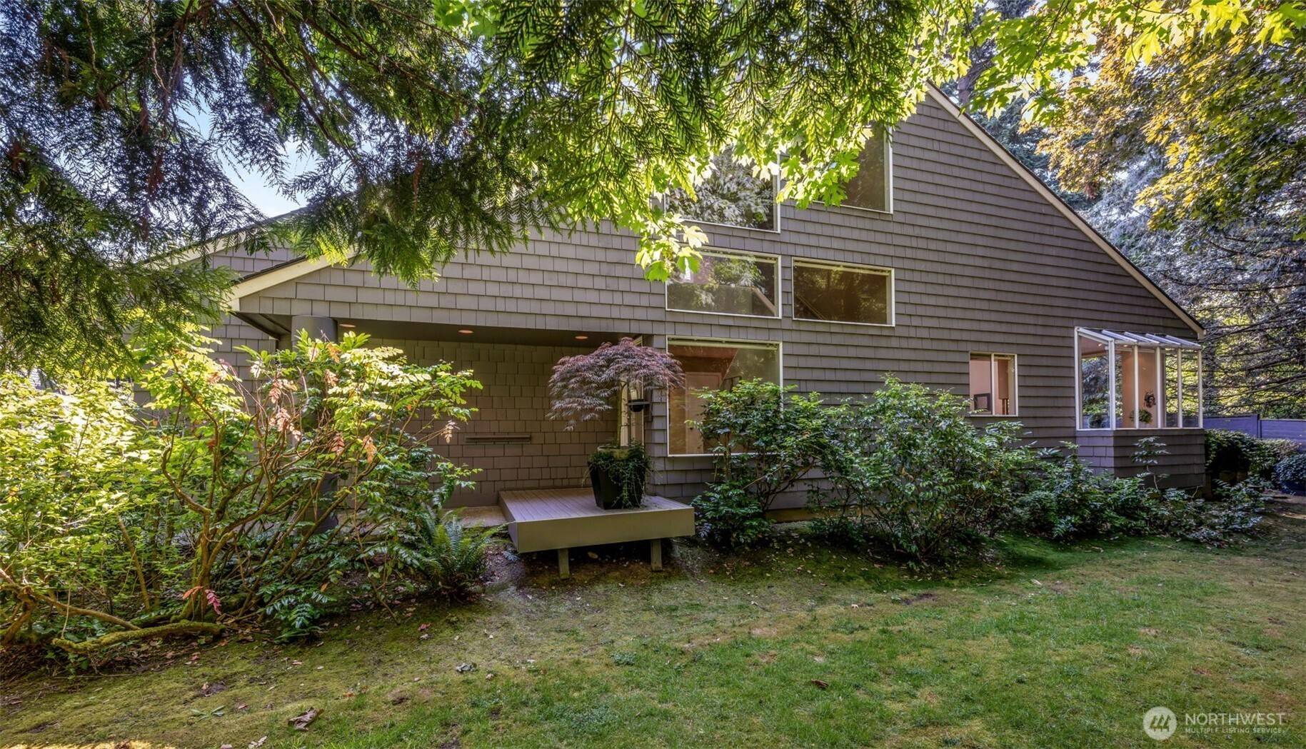 Bellevue, WA 98004,621 Bellevue WAY SE