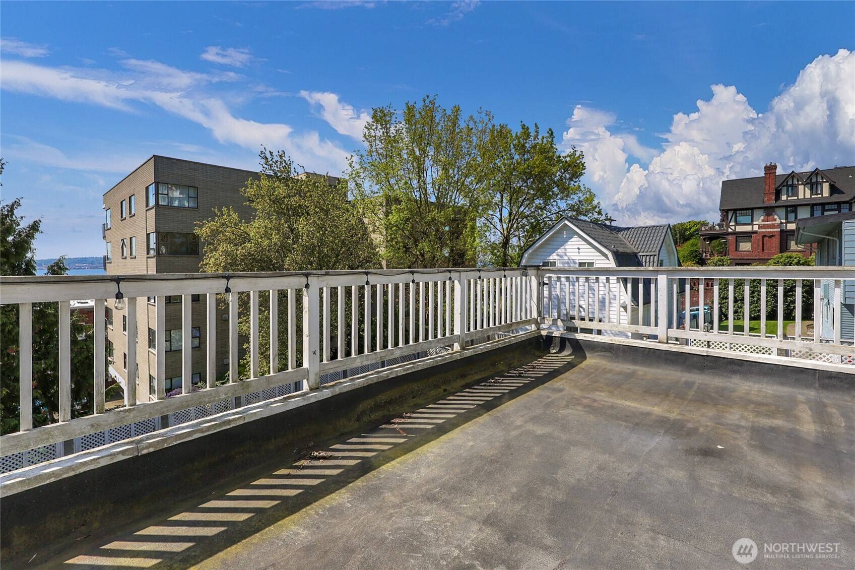 Seattle, WA 98119,215 W Kinnear PL