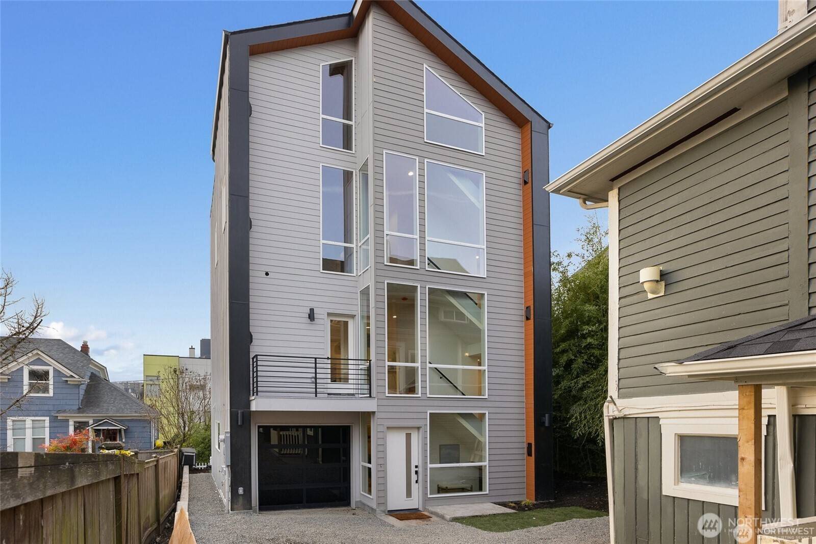 Seattle, WA 98122,209 15th AVE #B