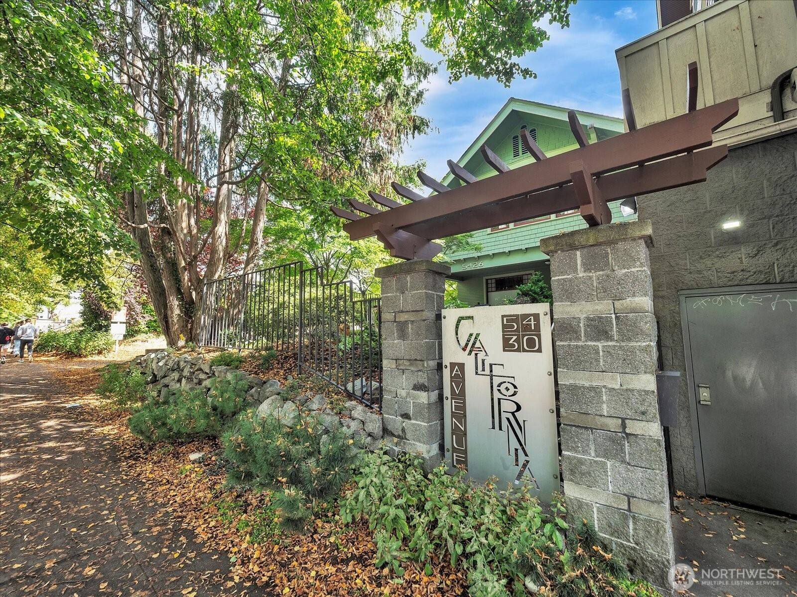 Seattle, WA 98136,5430 California AVE SW #3B