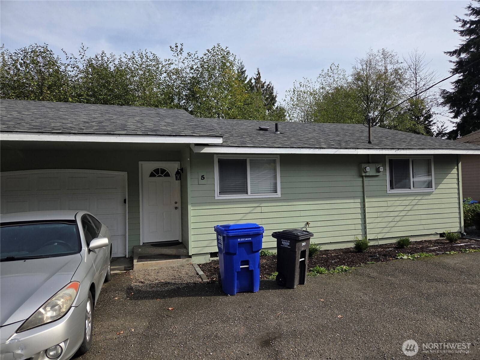 Everett, WA 98203,5707 East DR #5 & 6