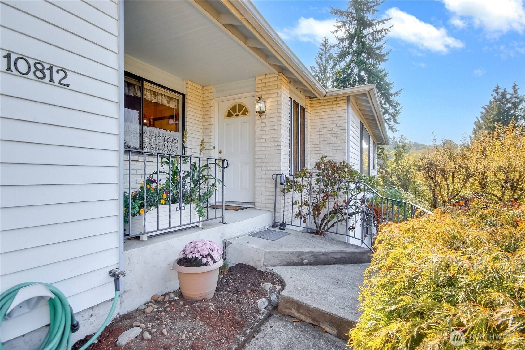 Kirkland, WA 98033,10812 101st AVE NE