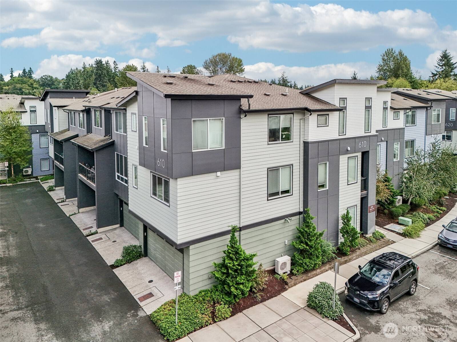 Bothell, WA 98021,610 237th PL SE #B