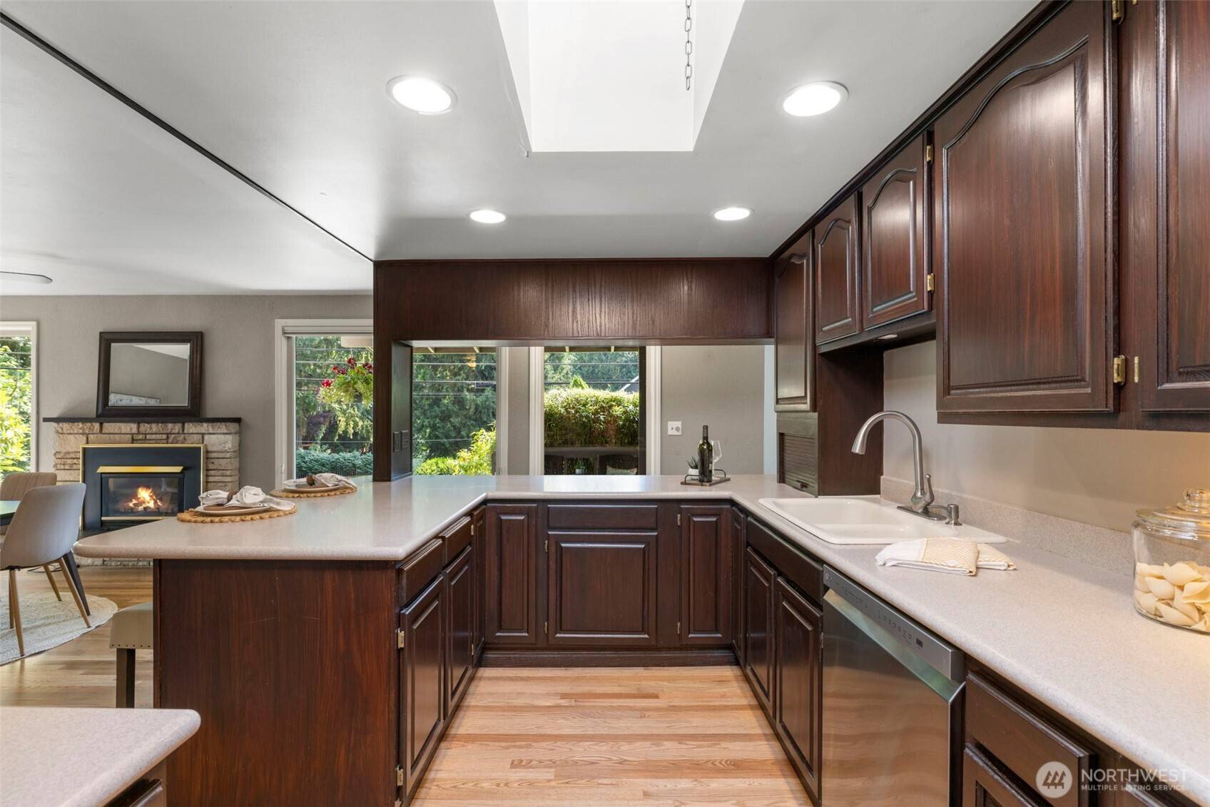 Woodinville, WA 98072,19555 170th AVE NE