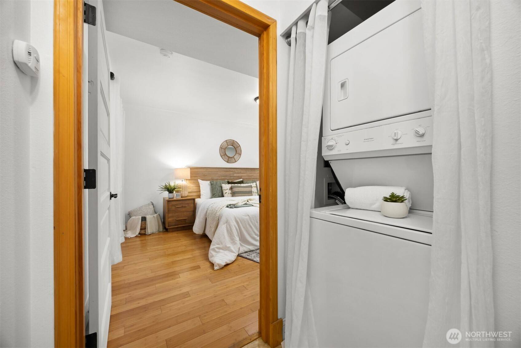 Bellingham, WA 98225,1001 N State ST #403