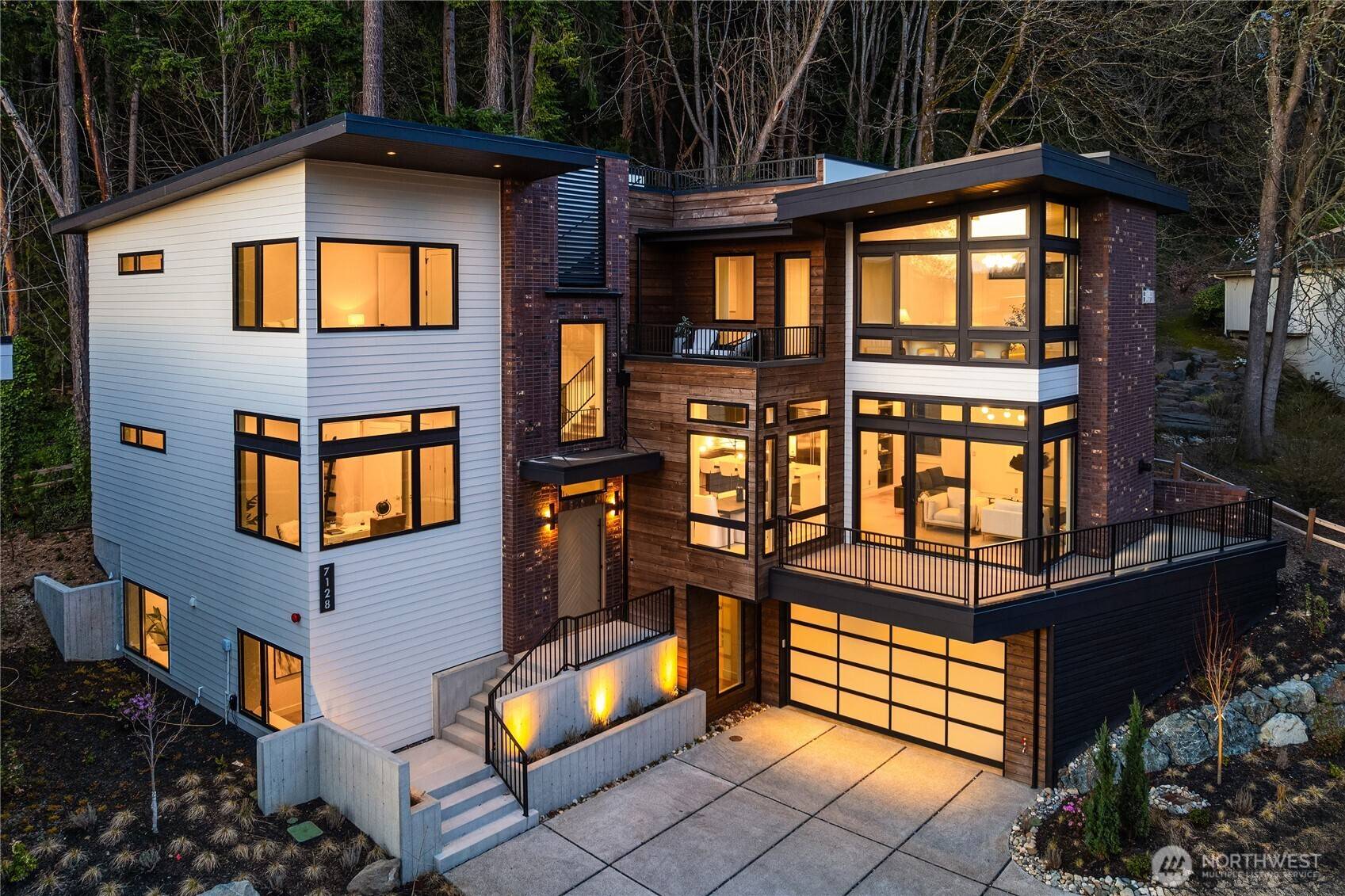 Kirkland, WA 98034,7128 NE 119th LN