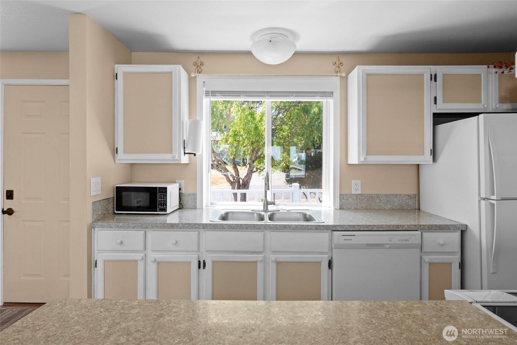 Coupeville, WA 98239,404 NE 4th ST