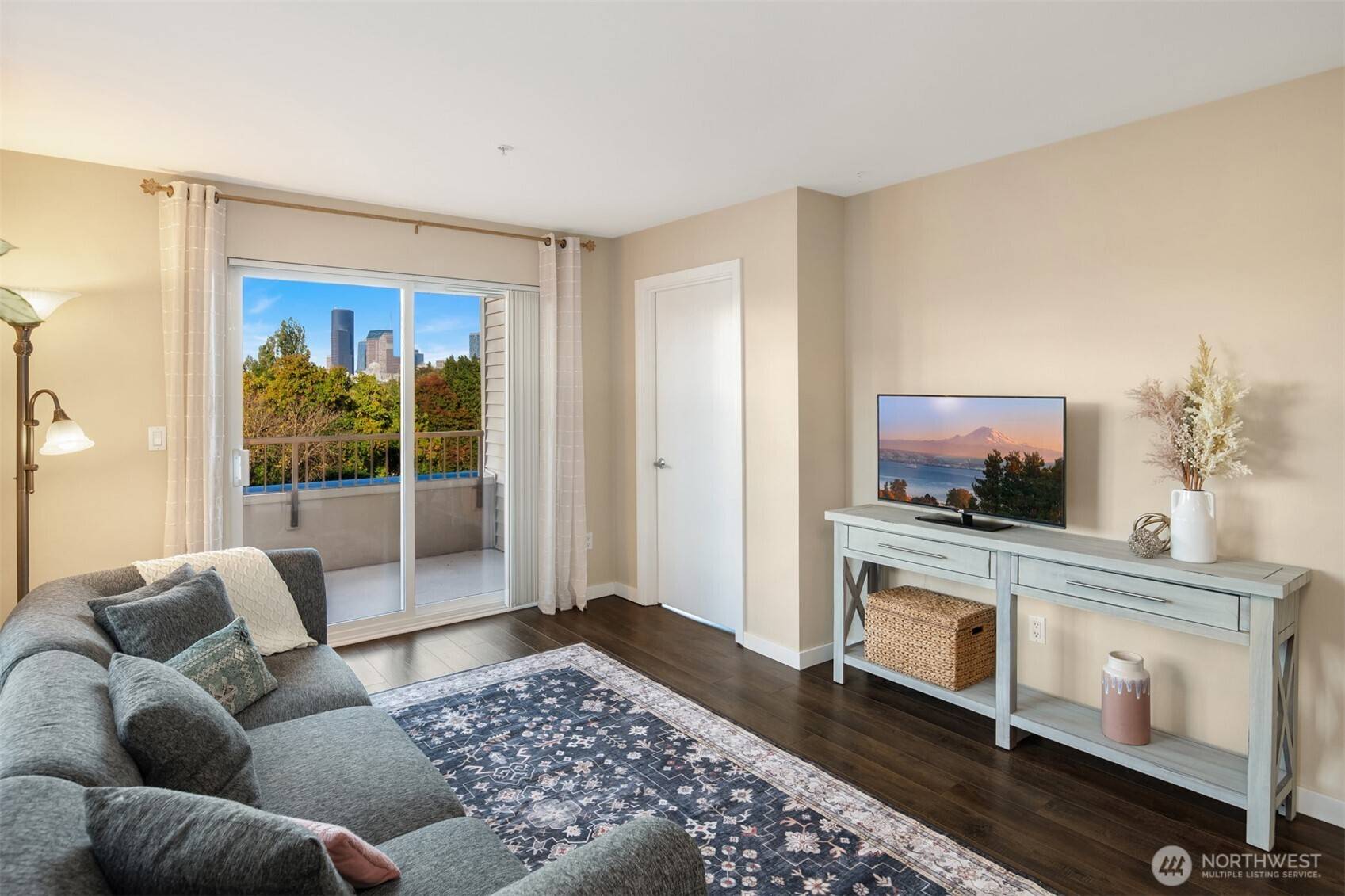 Seattle, WA 98144,303 23rd AVE S #310