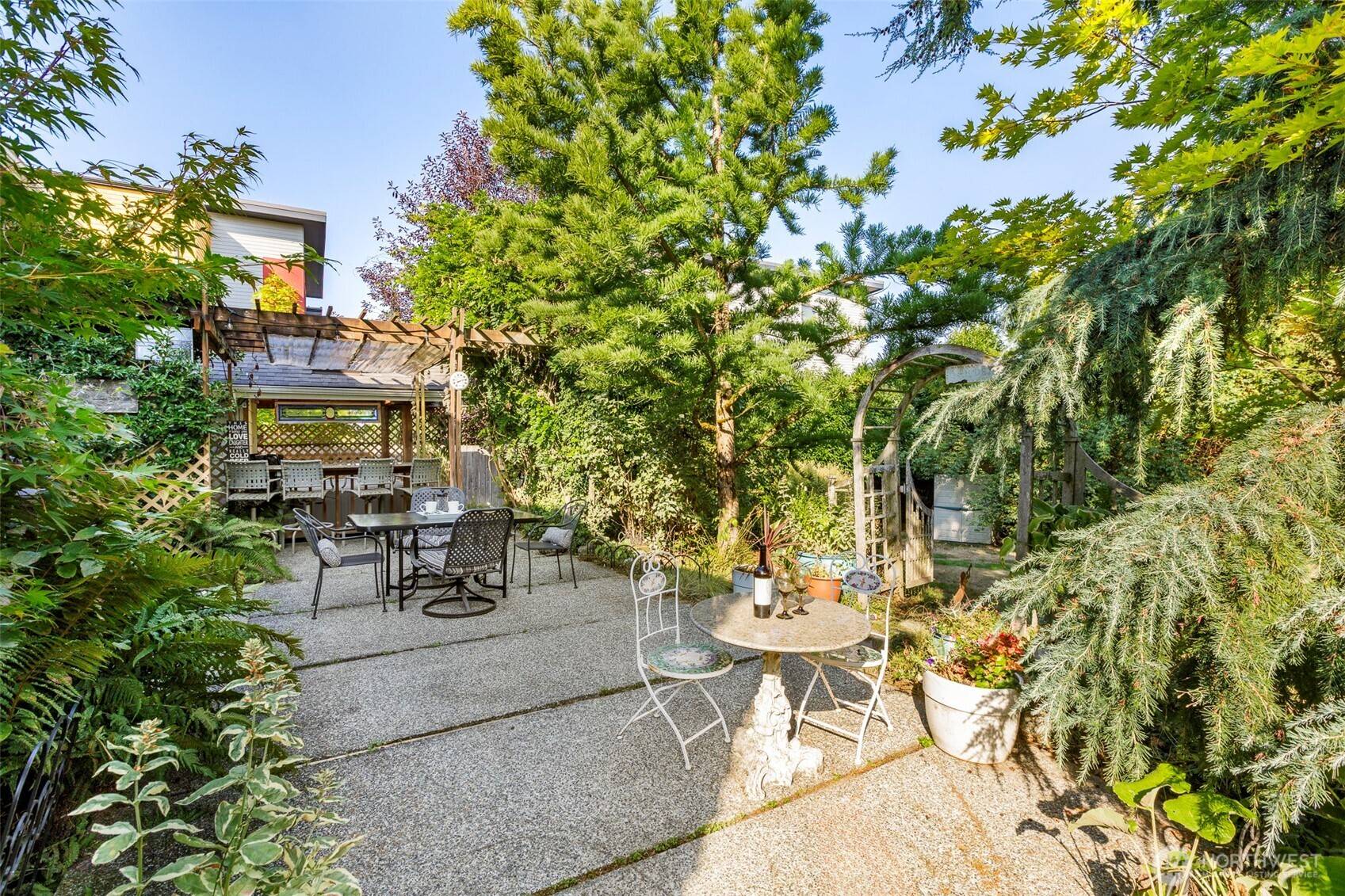 Kirkland, WA 98033,12832 NE 84th ST