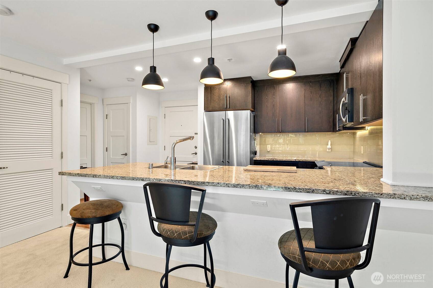 Bellevue, WA 98004,511 100th AVE NE #305