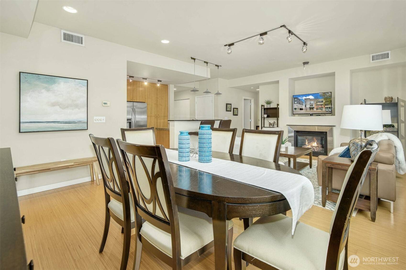 Seattle, WA 98119,17 W Mercer ST #212