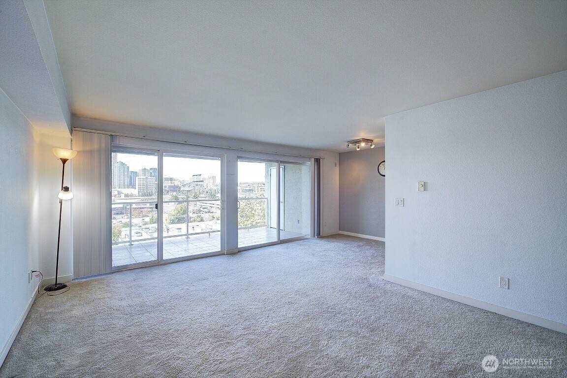 Bellevue, WA 98005,701 122nd AVE NE #307