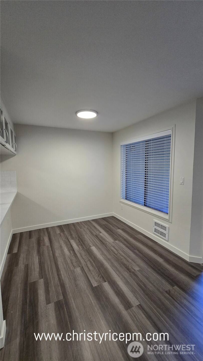 Kirkland, WA 98034,12515 NE 116th ST #B23