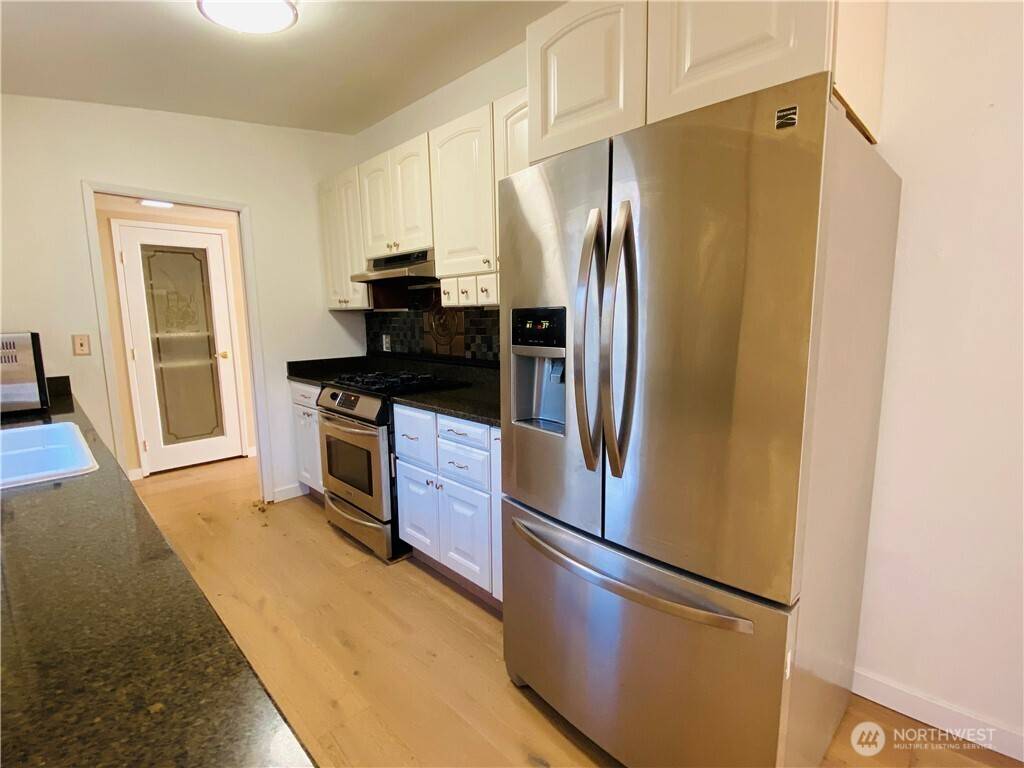 Bellevue, WA 98004,10231 NE 24th ST