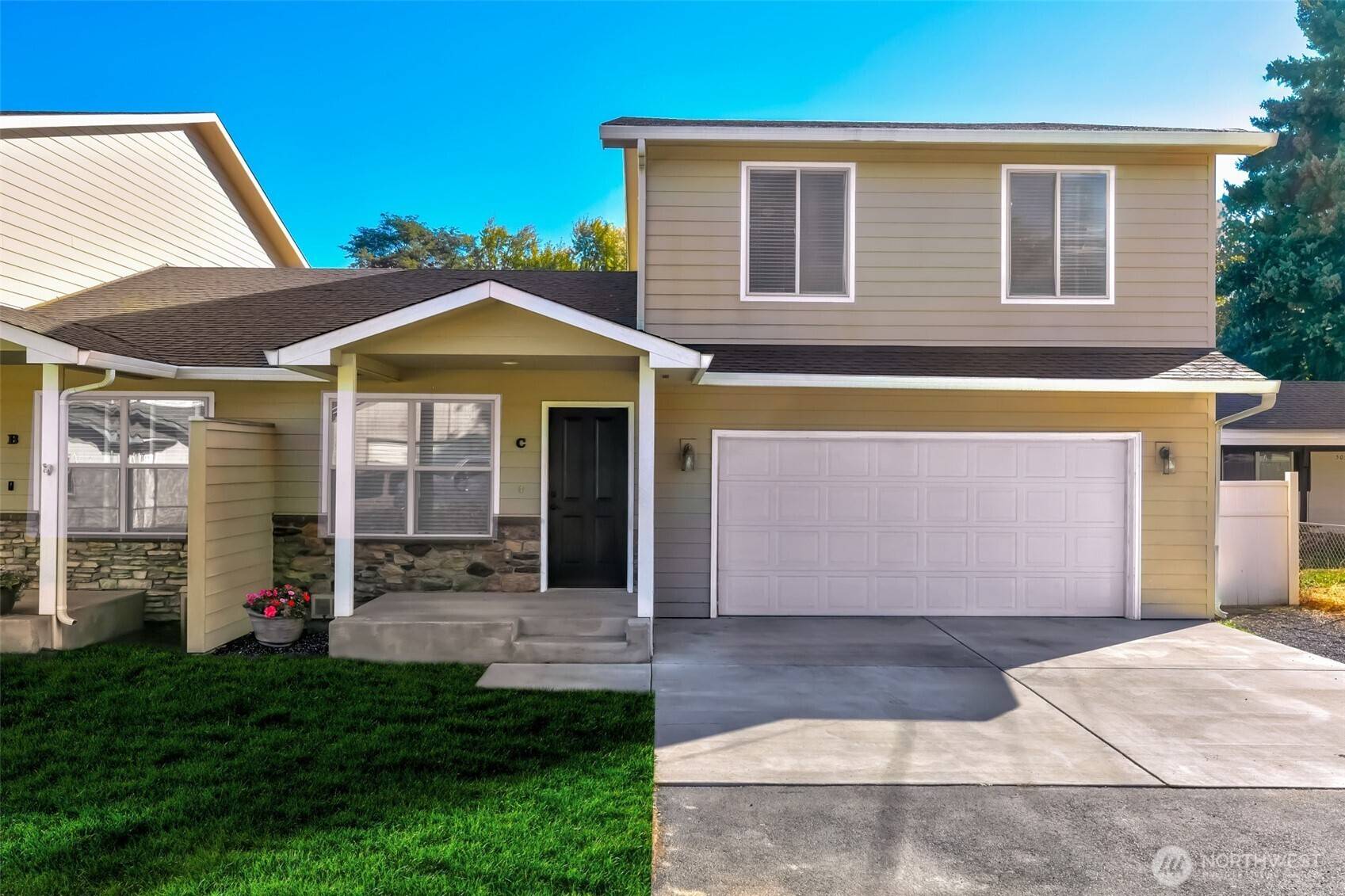 Selah, WA 98942,310 W Riverview AVE #C