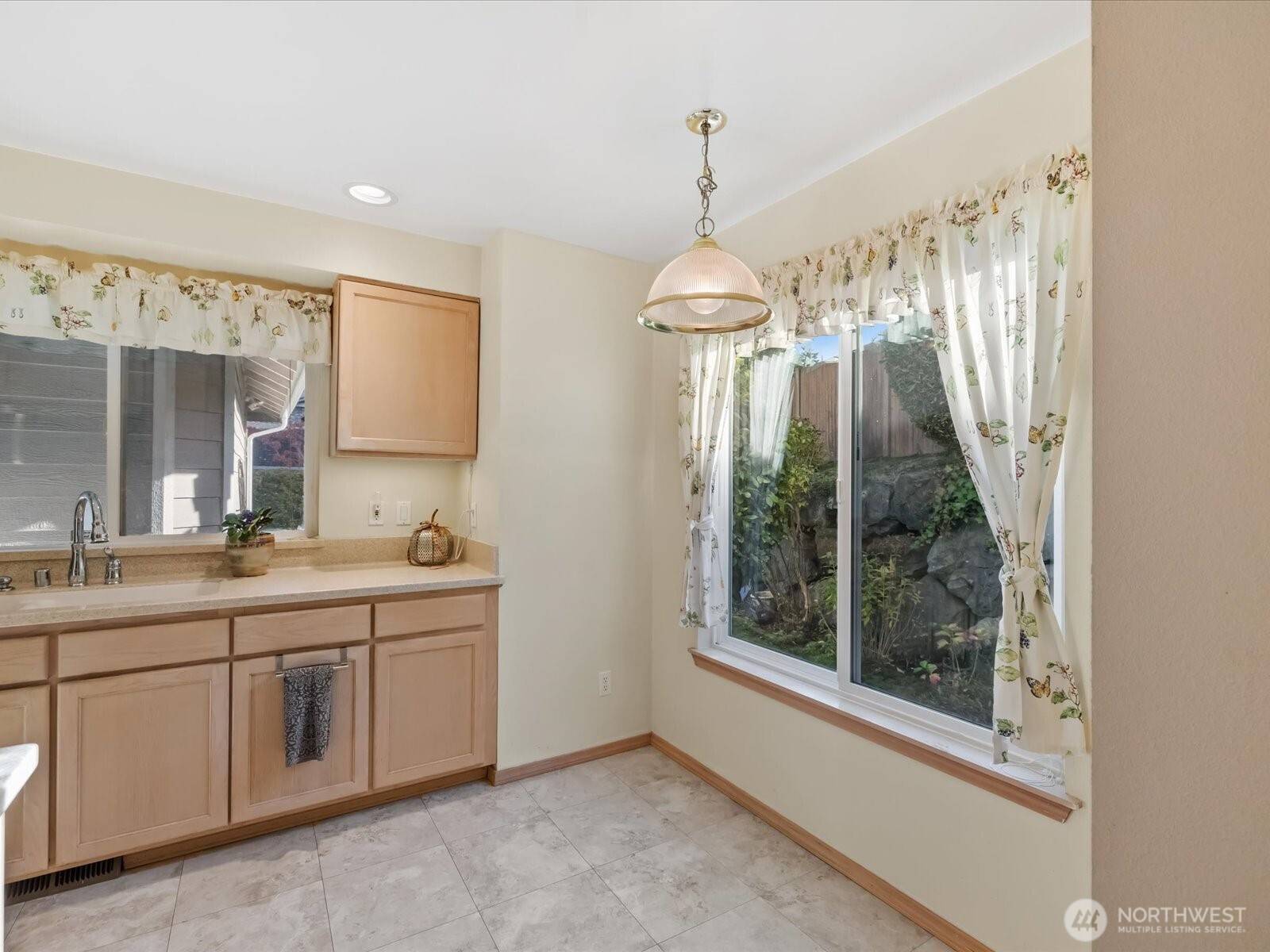 Everett, WA 98203,1210 58th ST SW #A