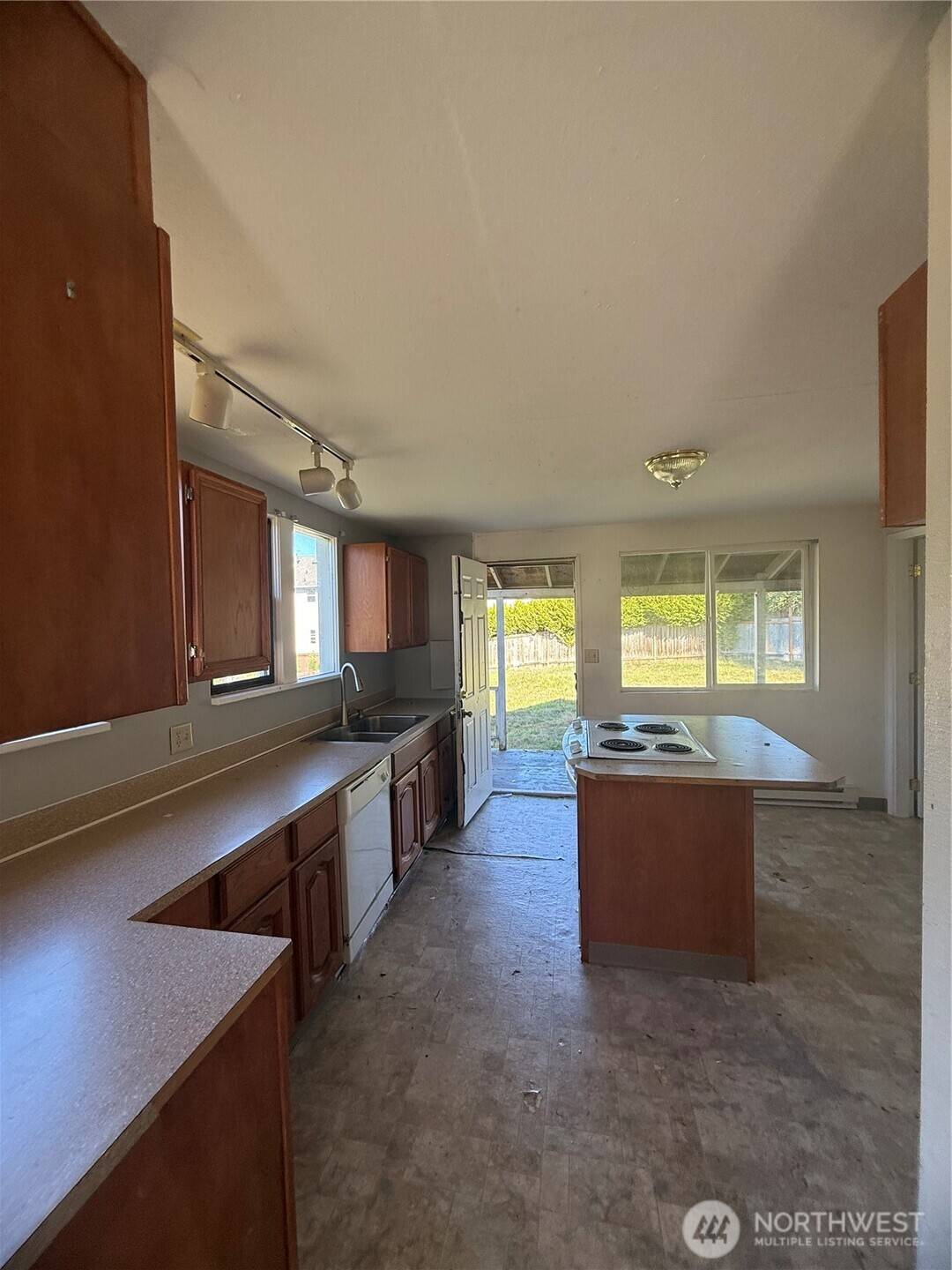 Lake Stevens, WA 98258,7927 Vernon RD