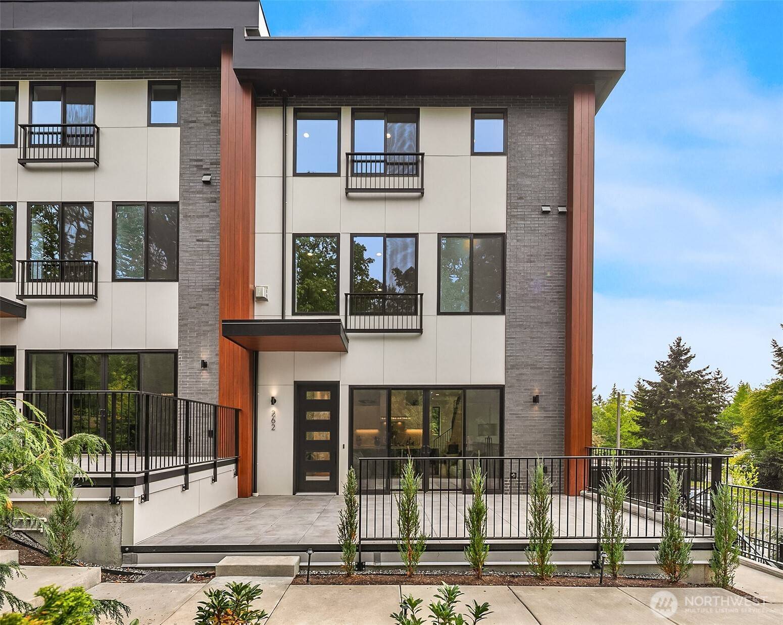 Bellevue, WA 98005,262 118th AVE SE