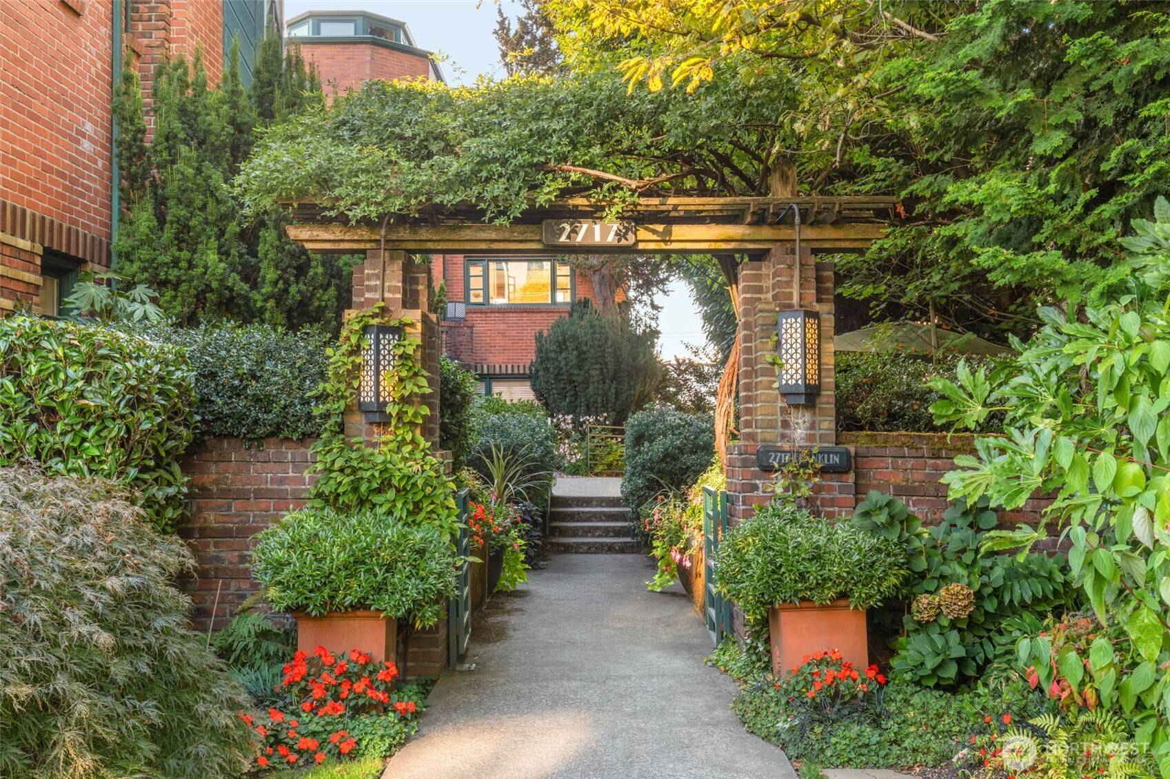 Seattle, WA 98102,2717 Franklin AVE E #304