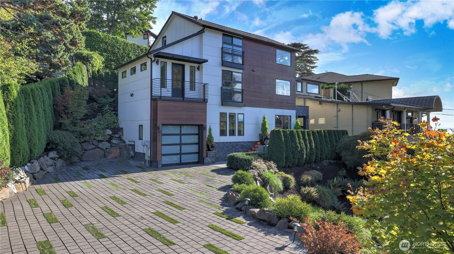 Seattle, WA 98199,4527 W Raye ST
