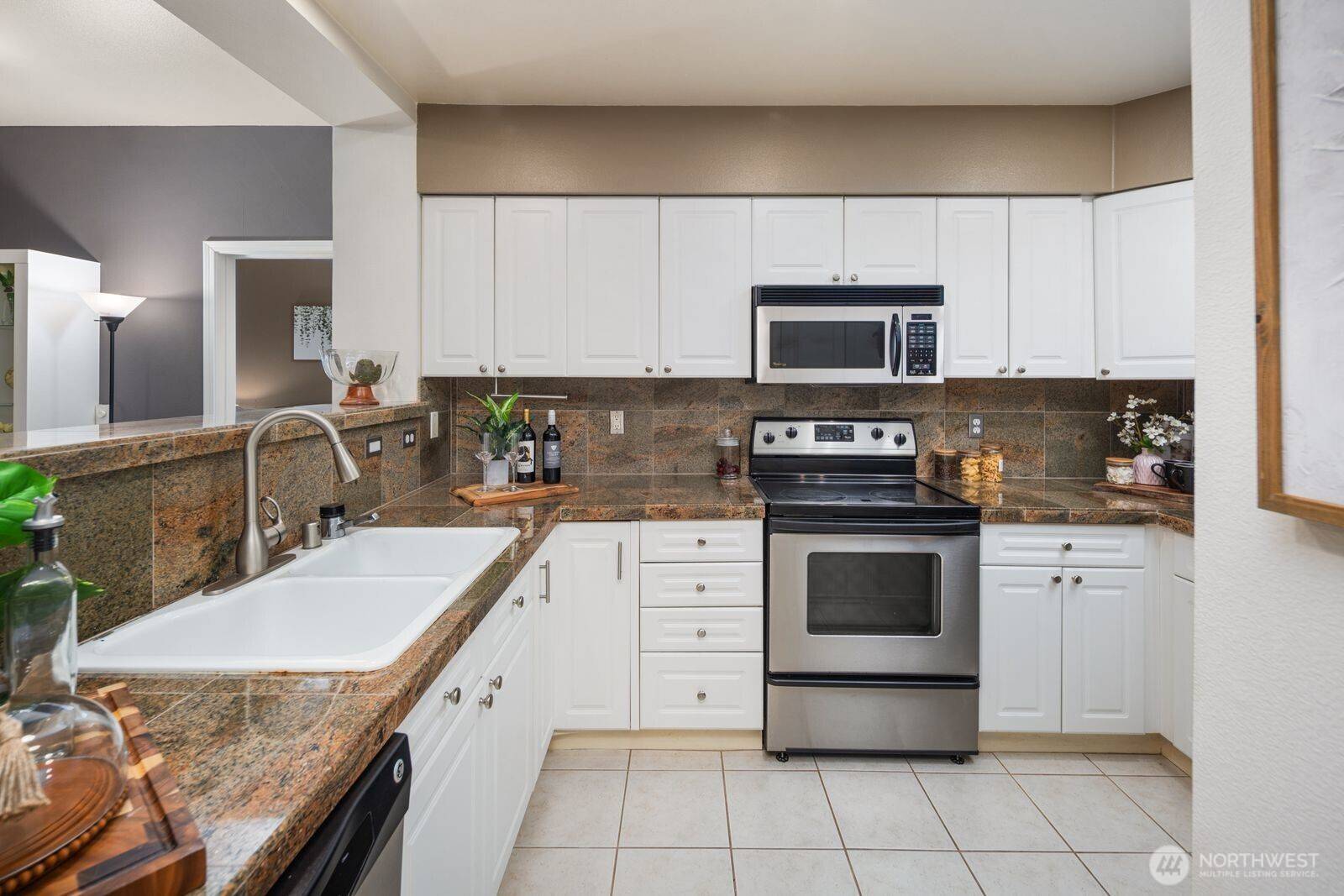 Bellevue, WA 98005,2244 SE 132nd AVE #B116