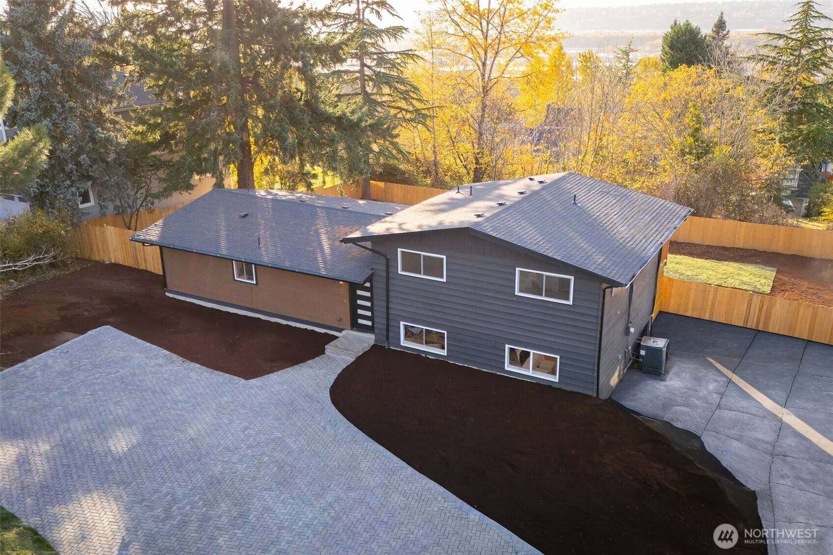 Renton, WA 98055,16425 Benson RD S