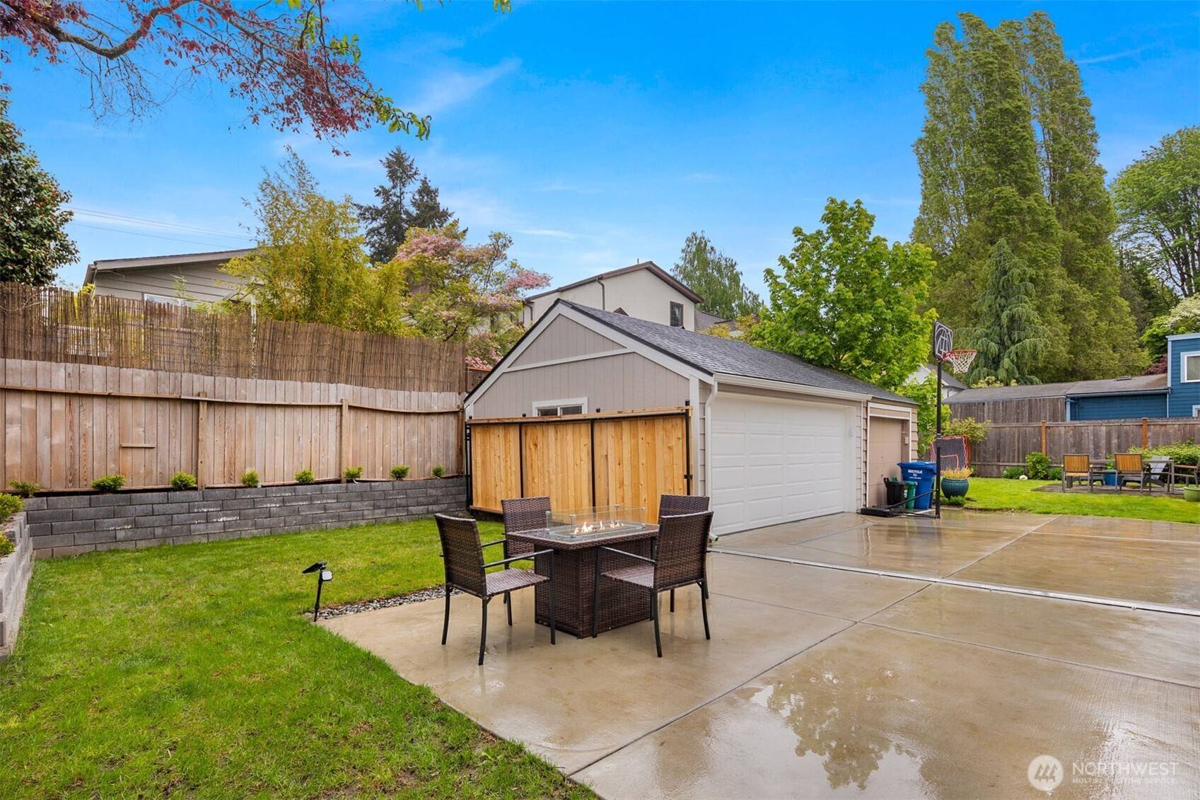 Seattle, WA 98105,4326 NE 44th ST