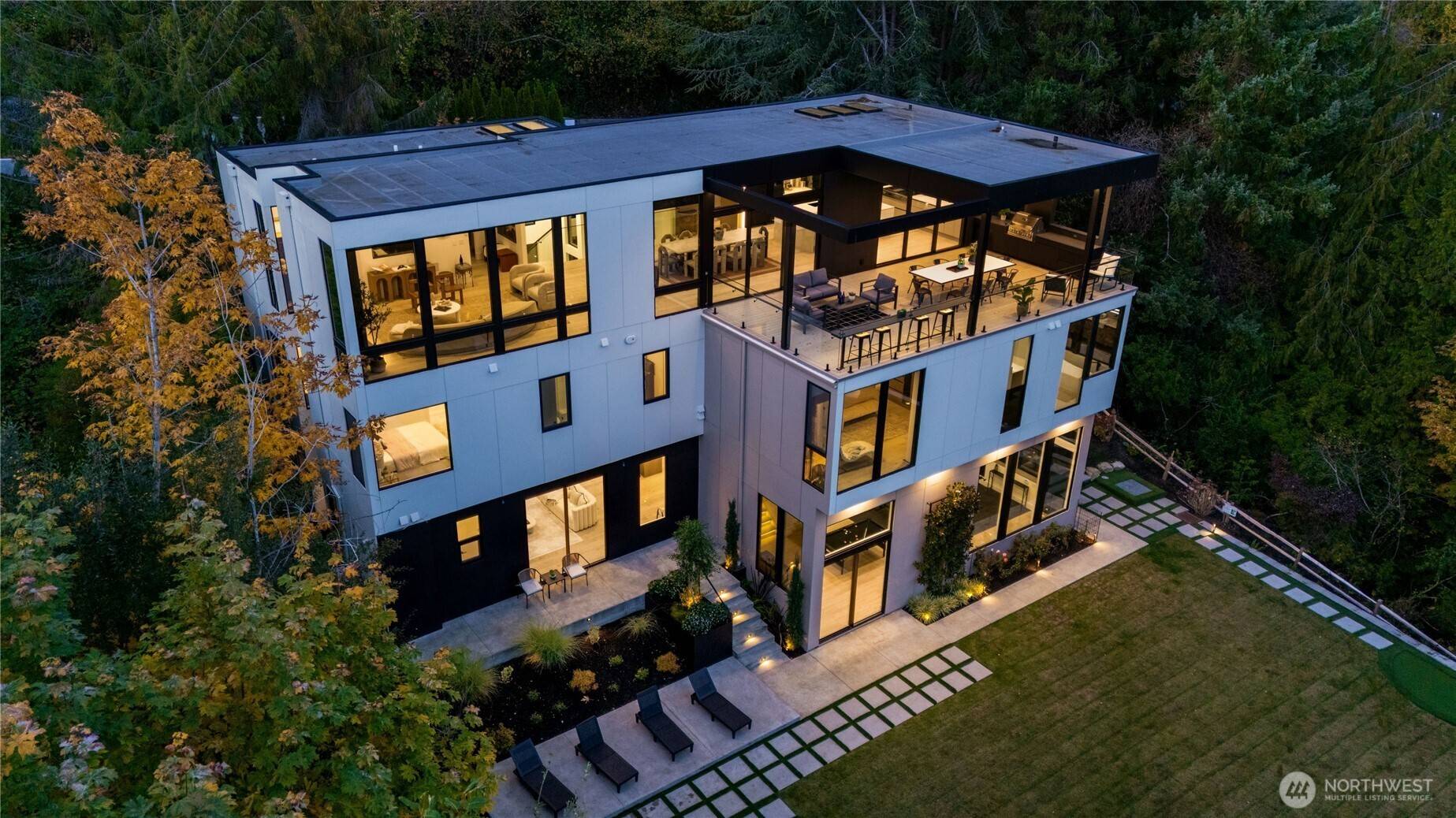 Kirkland, WA 98034,8933 NE 117th PL