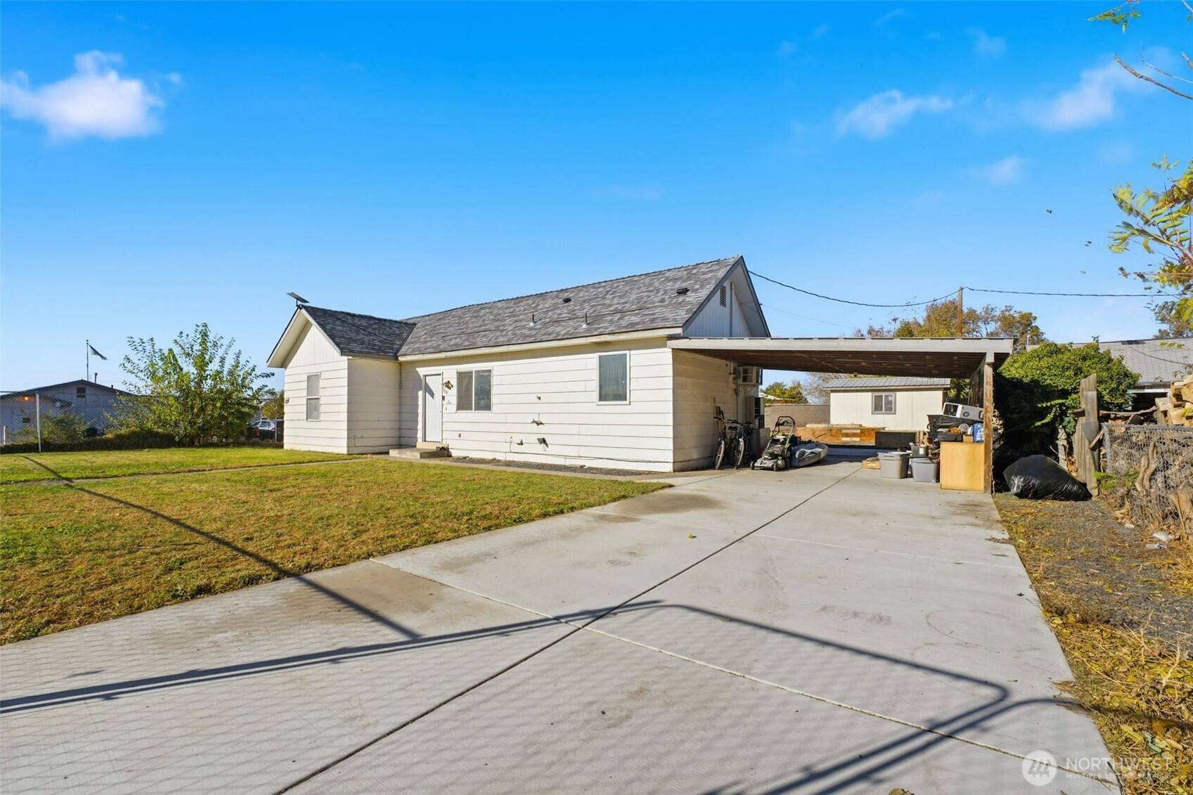 Burbank, WA 99323,220 Birch ST