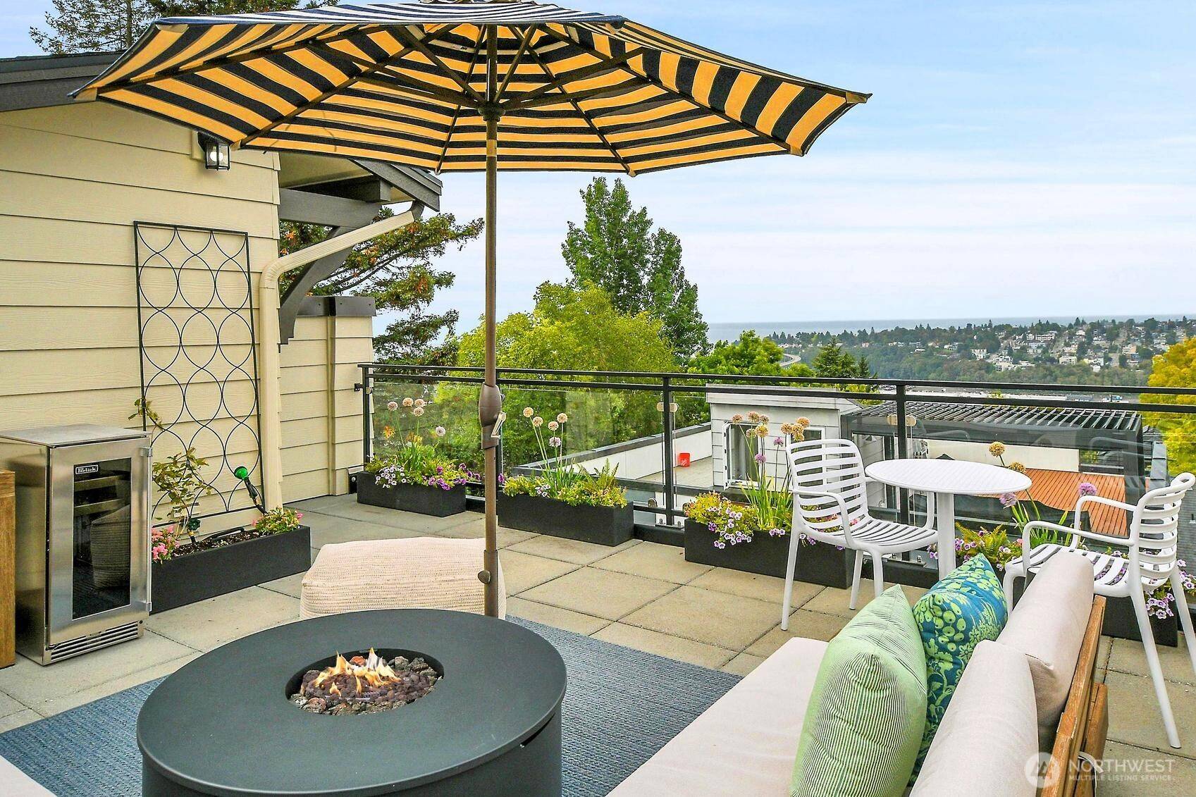 Seattle, WA 98119,2130 10th AVE W #28