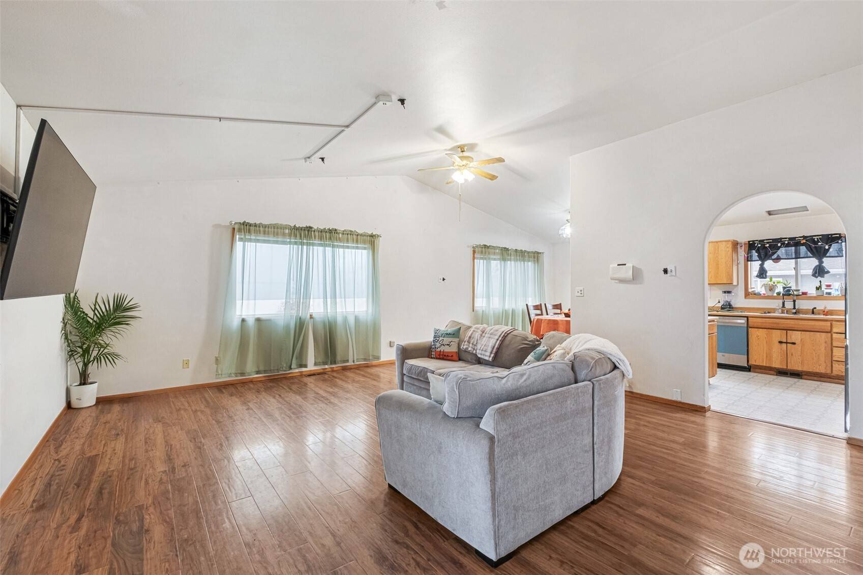 Ephrata, WA 98823,238 E ST NE