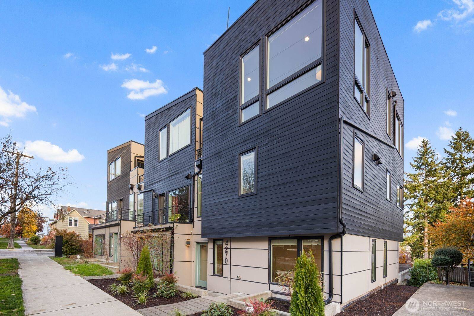 Seattle, WA 98103,4270 Winslow PL N #A