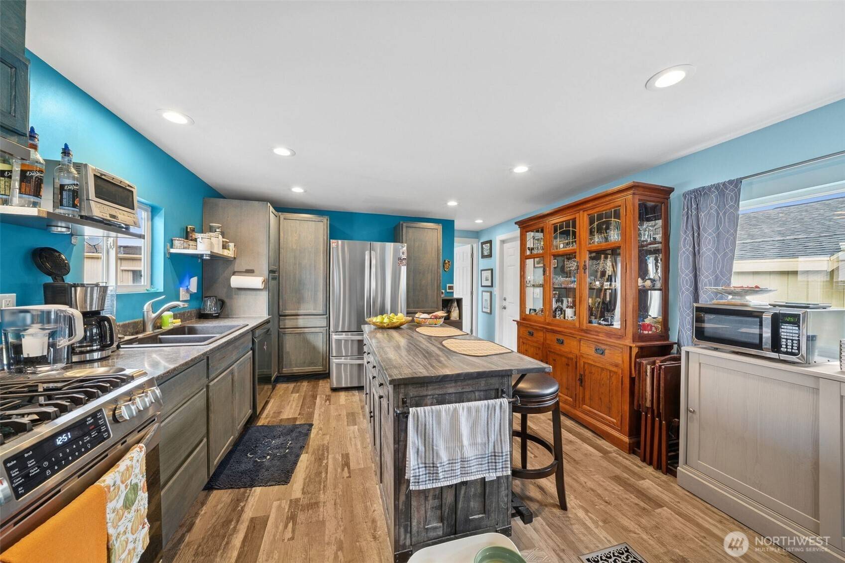 Enumclaw, WA 98022,915 Mt Villa LOOP