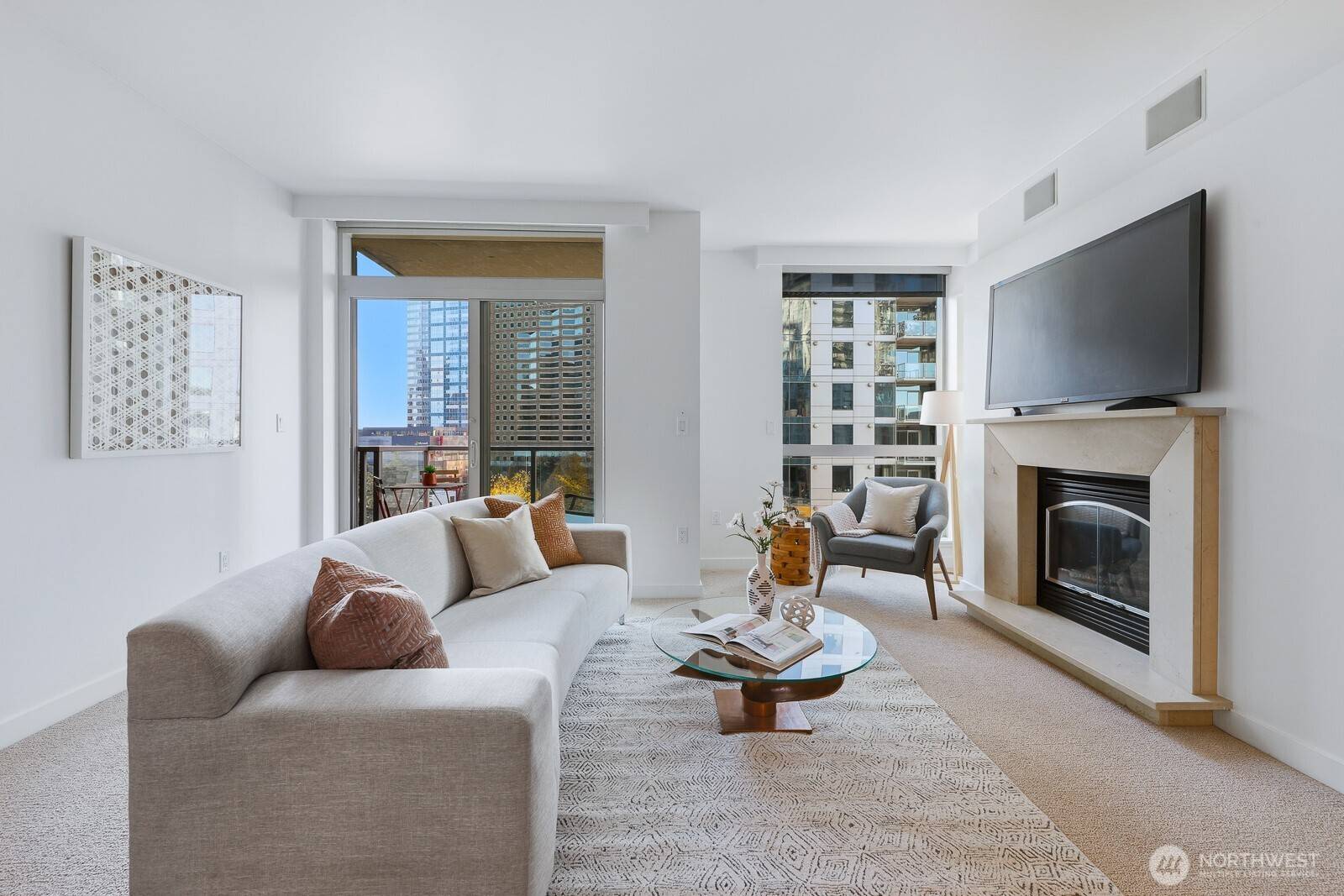 Bellevue, WA 98004,10610 NE 9th PL #923