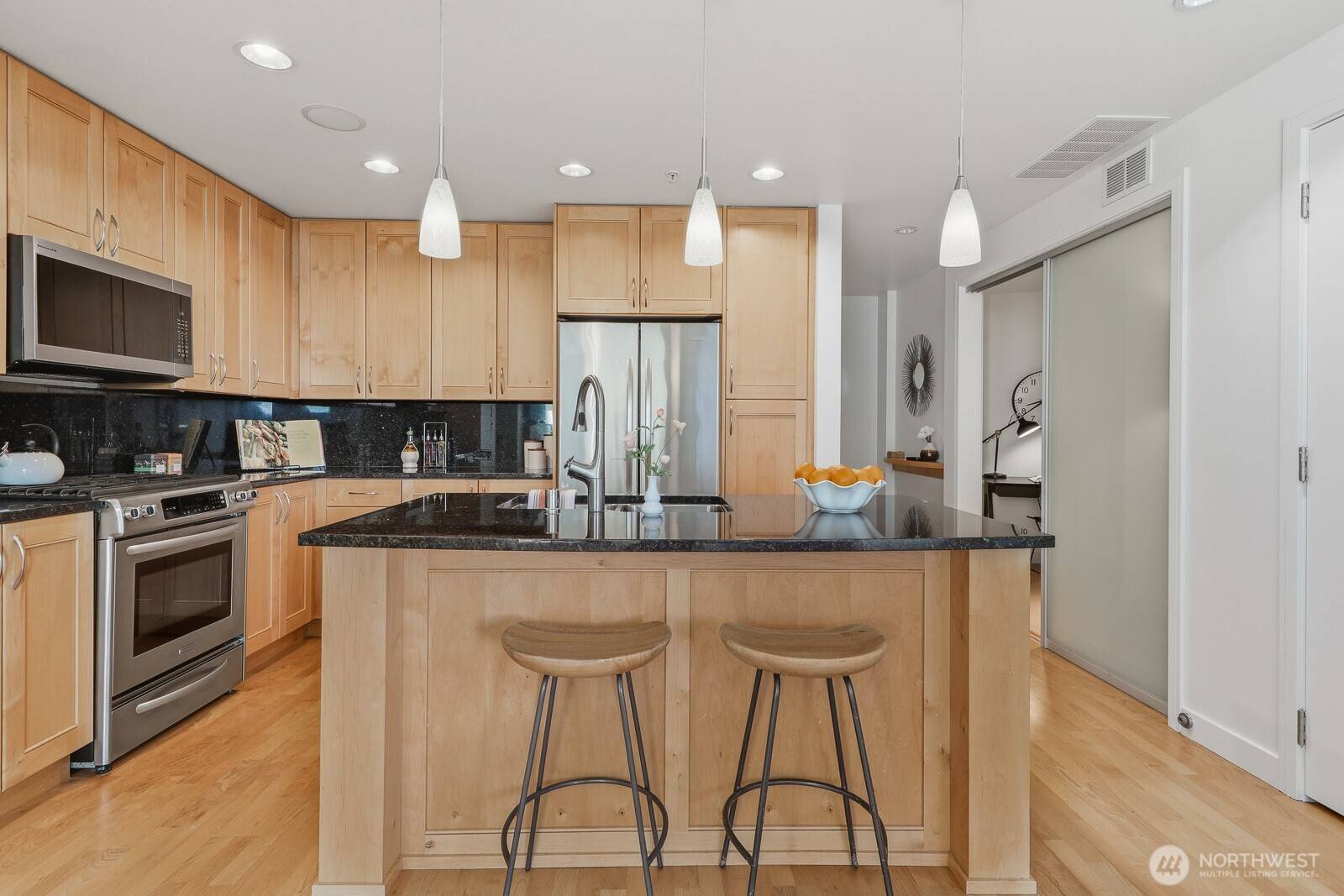 Bellevue, WA 98004,10650 NE 9th PL #923