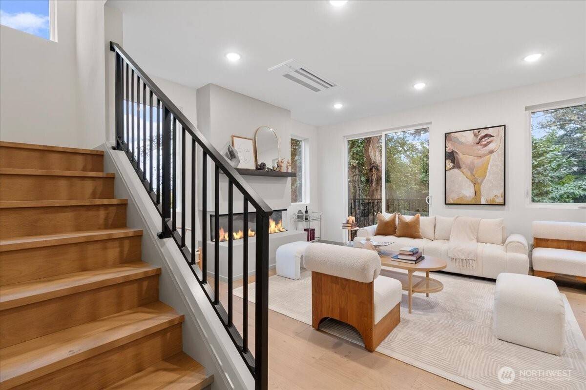 Seattle, WA 98116,4104 49th AVE SW