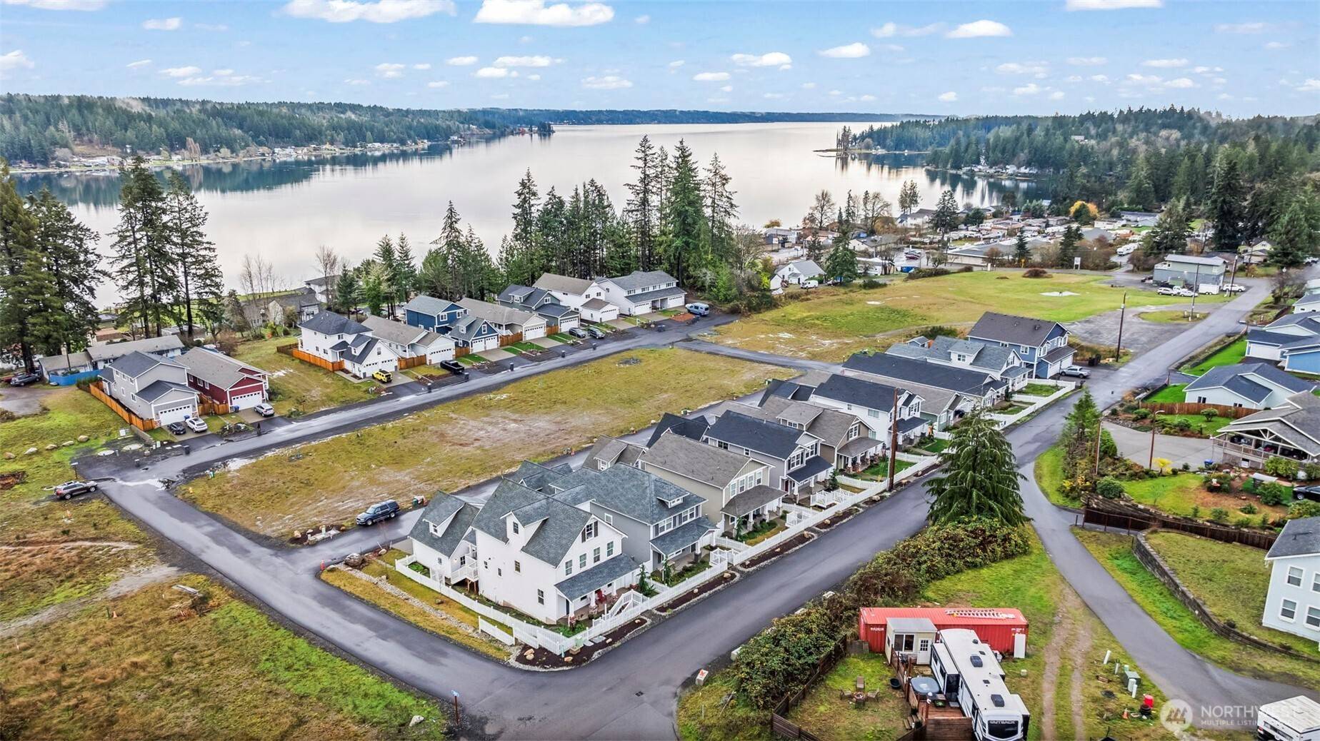 Allyn, WA 98524,10 E Compass LN