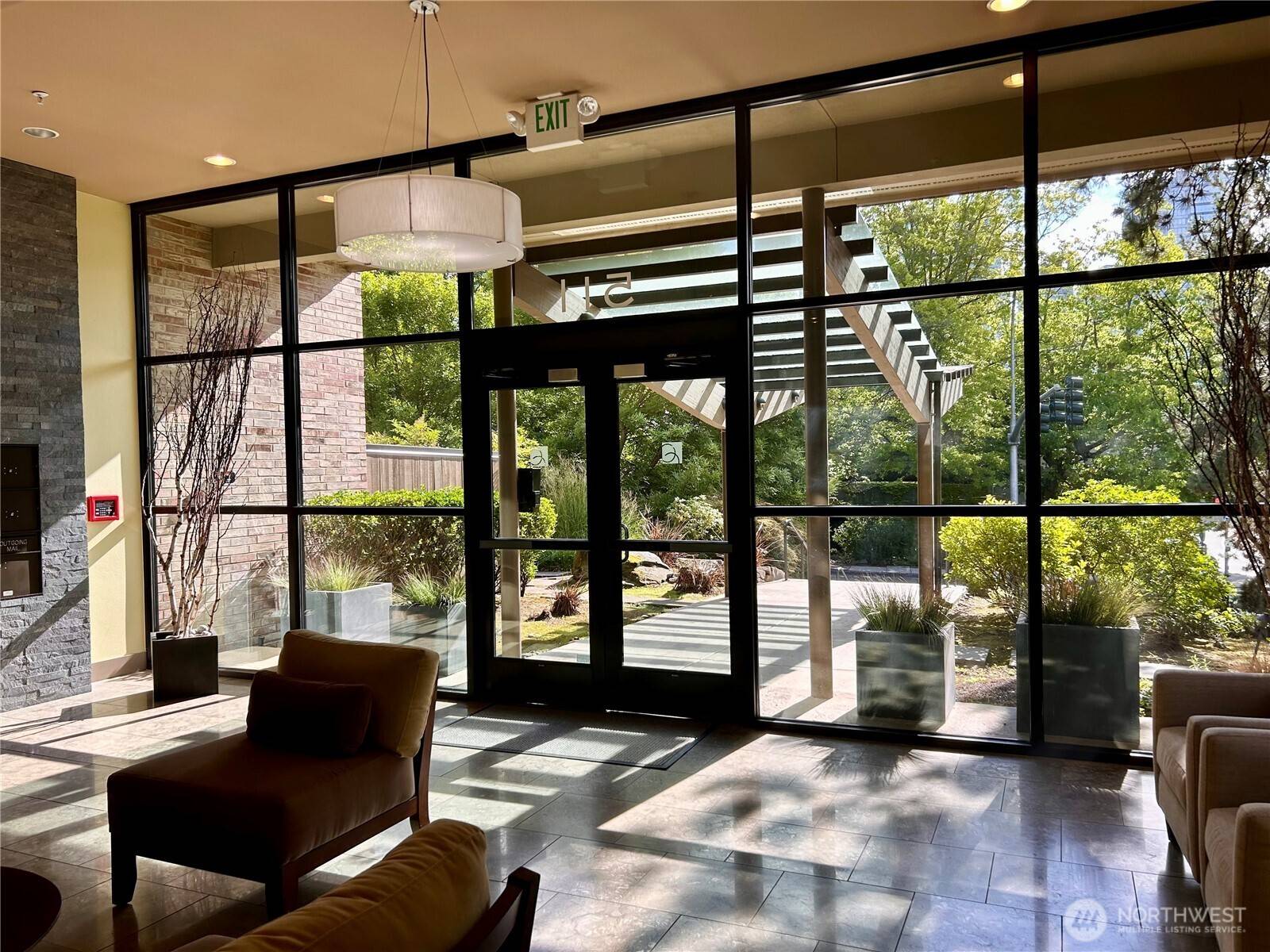 Bellevue, WA 98004,511 100th AVE NE #111