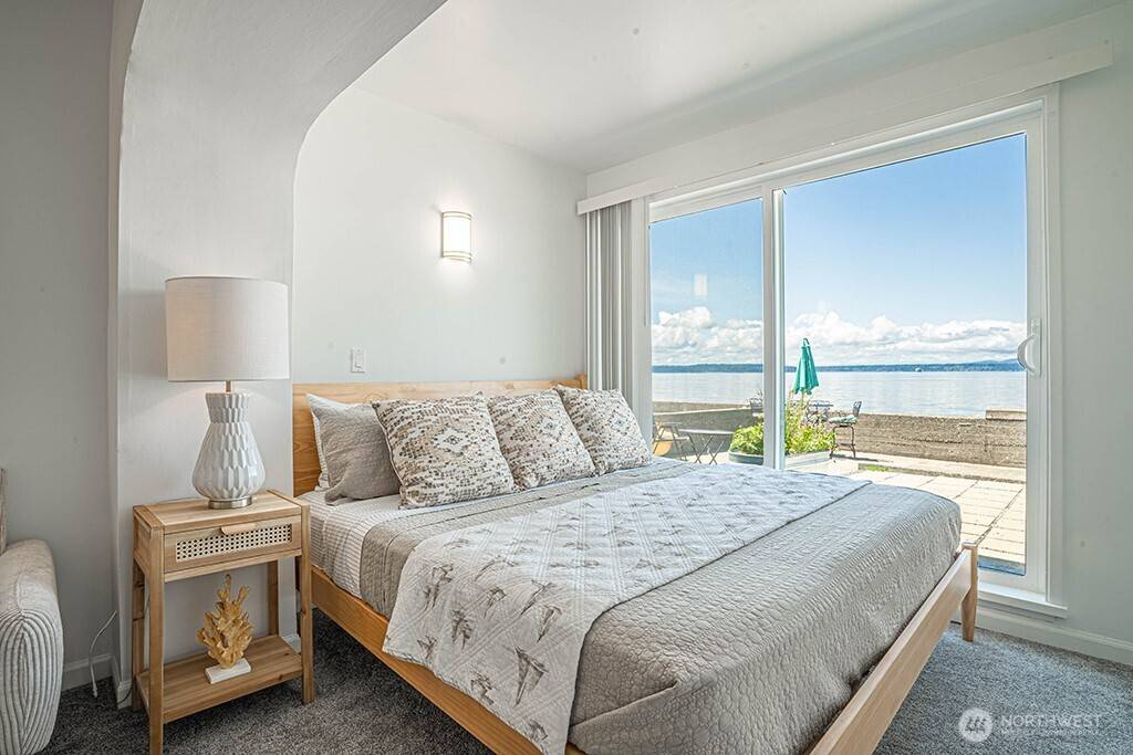 Seattle, WA 98116,4027 Beach Drive SW #1