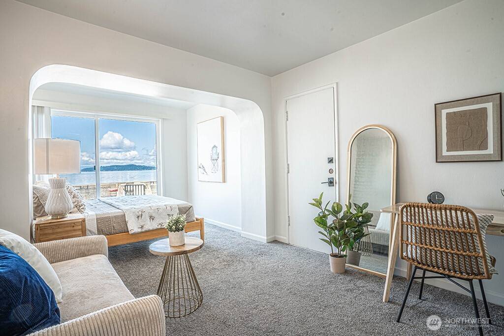 Seattle, WA 98116,4027 Beach Drive SW #1