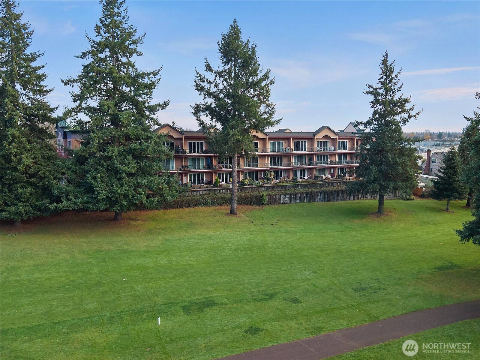 Tacoma, WA 98405,2440 S Steele ST #211